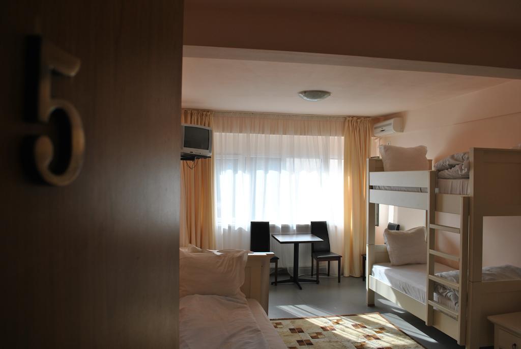 Vogue Hostel Bucharest Room photo