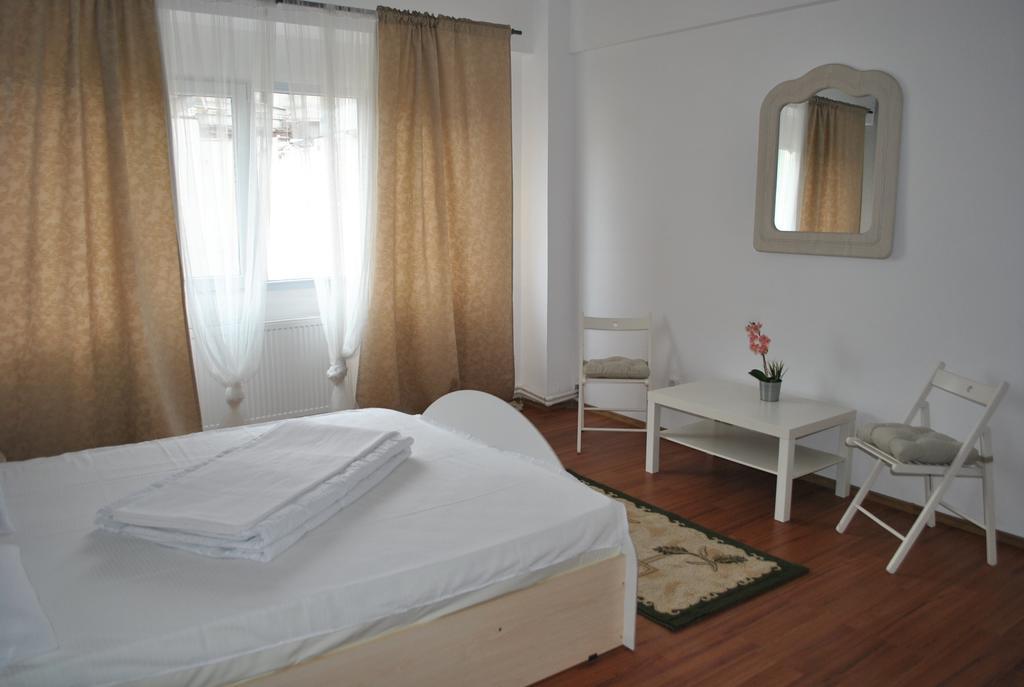Vogue Hostel Bucharest Exterior photo