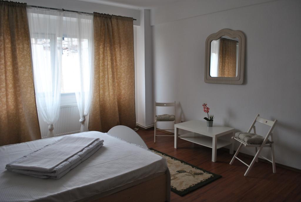 Vogue Hostel Bucharest Exterior photo