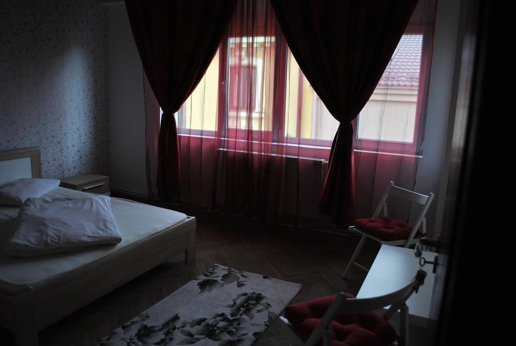 Vogue Hostel Bucharest Exterior photo