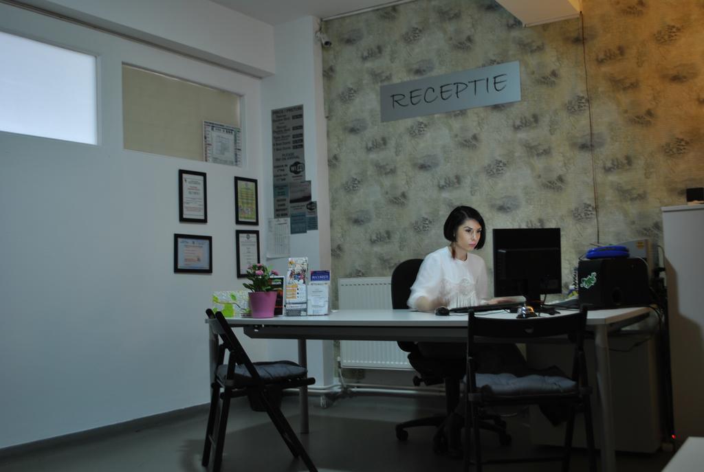 Vogue Hostel Bucharest Exterior photo