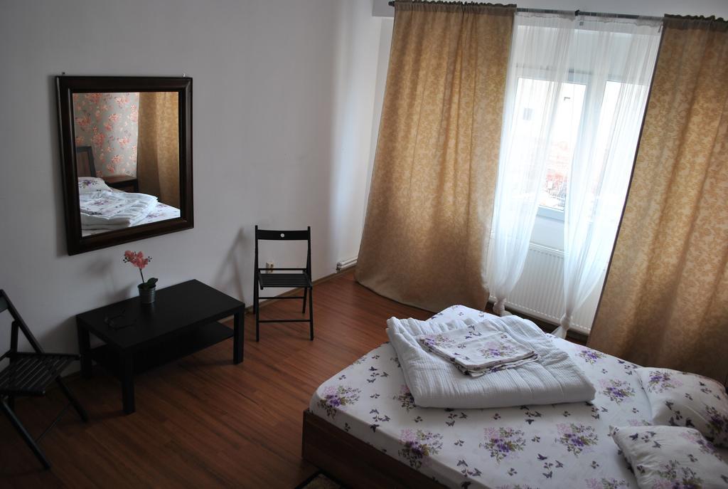 Vogue Hostel Bucharest Exterior photo
