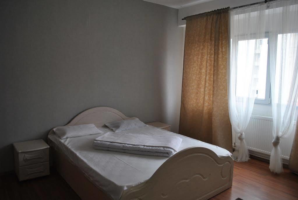 Vogue Hostel Bucharest Exterior photo